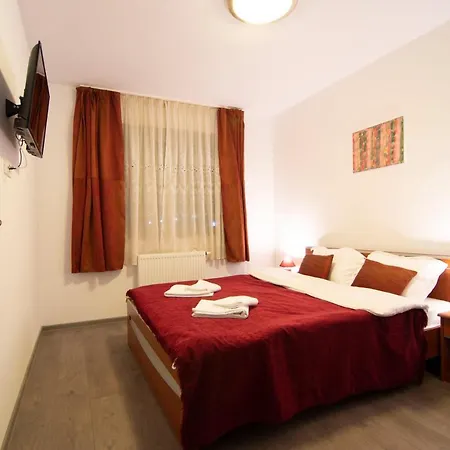 Studio Coresi Апартаменти *